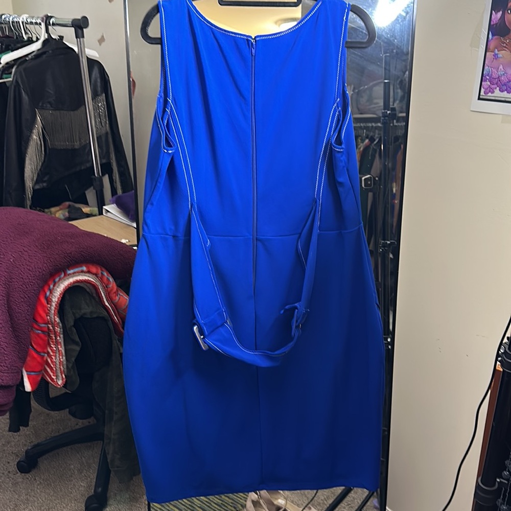 Dress - Picture 6 of 6